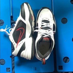 Nike air monarch